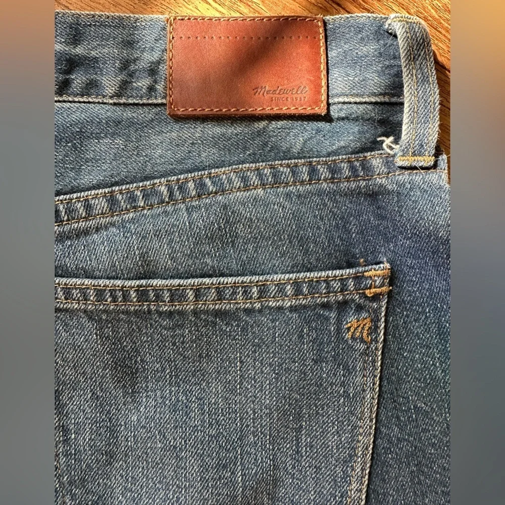 Madewell women’s distressed boyjean style jeans. Size 28.